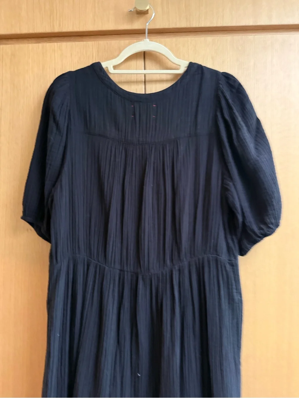 XiRENA Black Tiered V-Neck Puff-Sleeve Midi Dress, size L - Picture 9 of 12